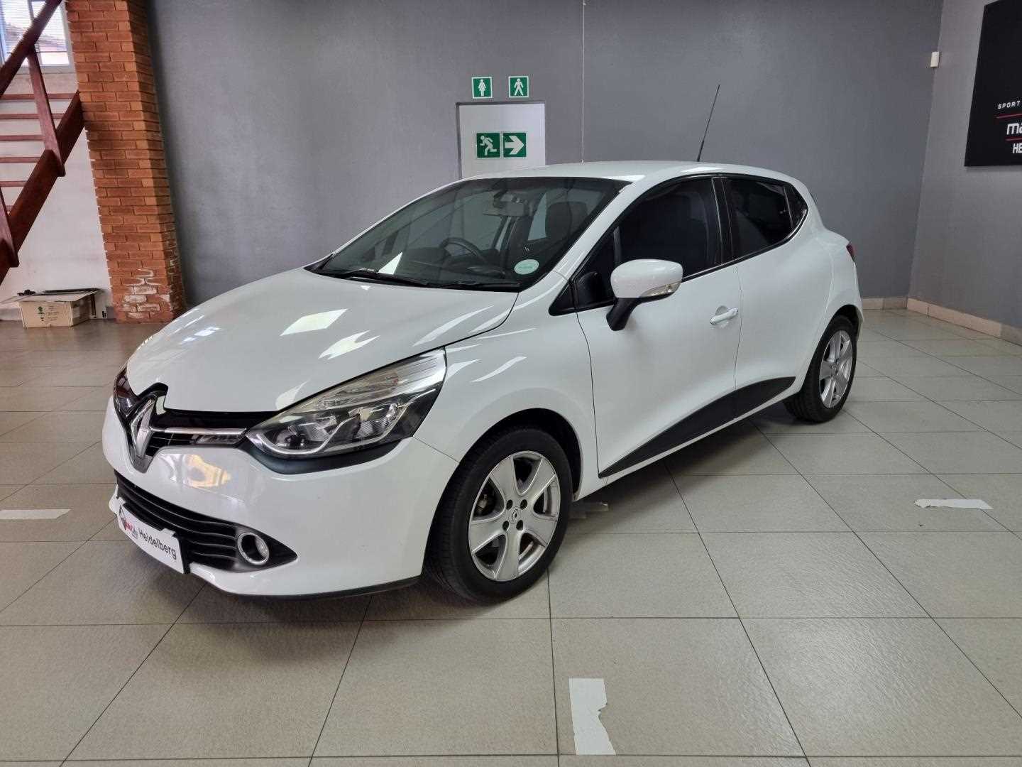 Renault CLIO IV 900 T EXPRESSION 5DR (66KW) for Sale in South Africa