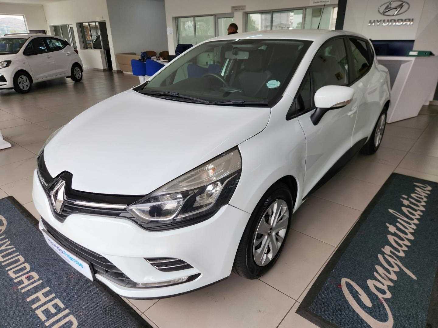 Renault CLIO IV 900T AUTHENTIQUE 5DR (66KW) for Sale in South Africa