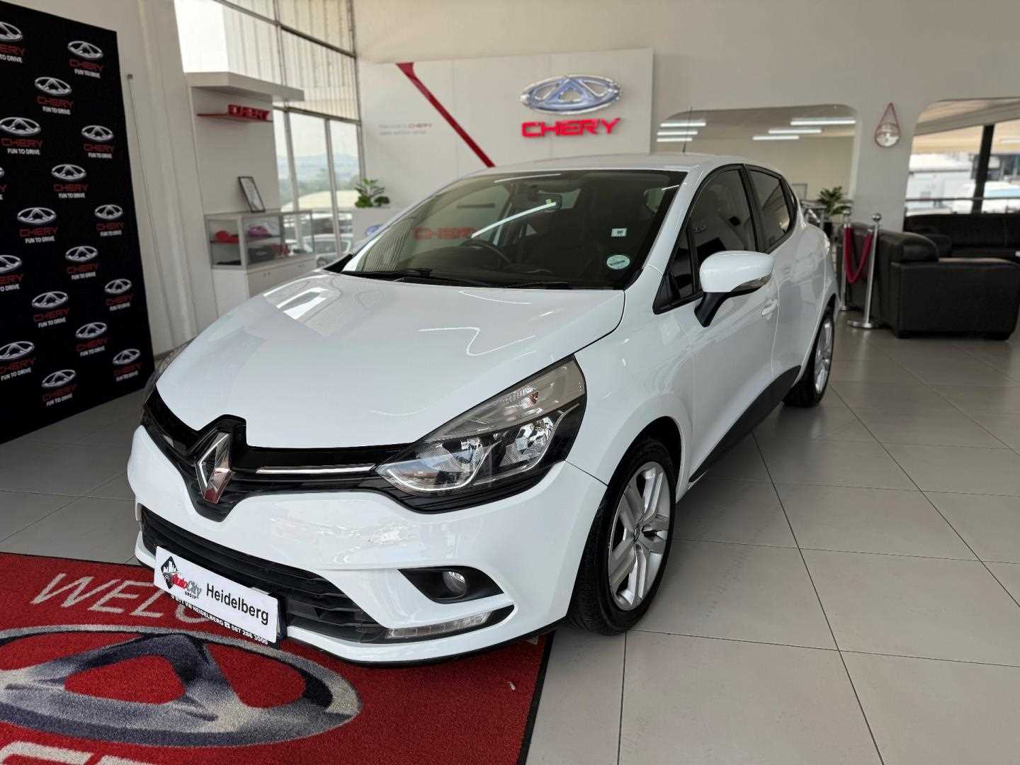 Renault CLIO IV 900 T EXPRESSION 5DR (66KW) for Sale in South Africa